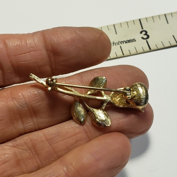 VINTAGE Small Gold Tone Rose Brooch Pin - Picture 4 of 6